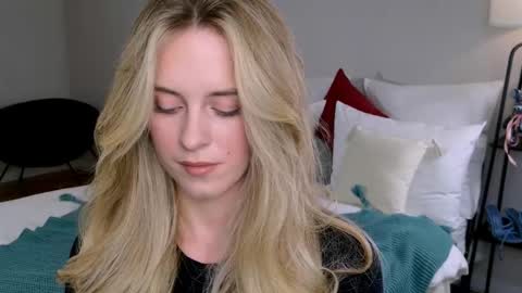 Snapshot of anitafischer chatting on November 18, 2025, 2:54 pm Anita online show from November 18, 2025, 2:54 pm