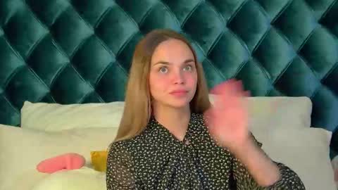 AnitaVenture online show from September 21, 2025, 4:25 am