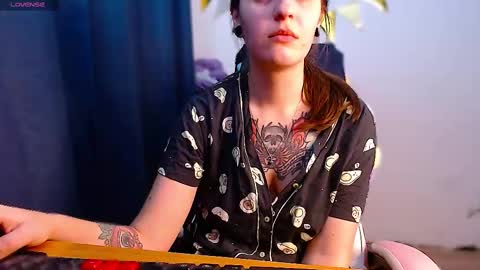 Snapshot of ann_mikele chatting on March 12, 2025, 5:28 pm Ann online show from March 12, 2025, 5:28 pm