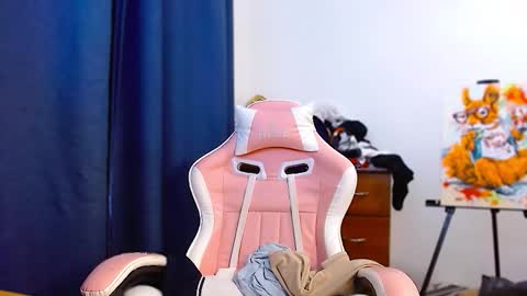 Snapshot of ann_mikele chatting on November 3, 2025, 10:05 am Ann online show from November 3, 2025, 10:05 am