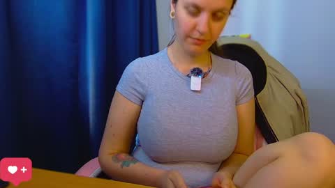Snapshot of ann_mikele chatting on June 3, 2026, 3:39 pm Ann online show from June 3, 2026, 3:39 pm