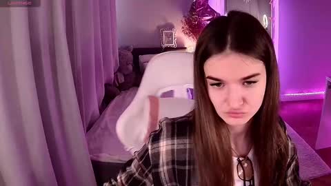 ann_woood online show from March 4, 2026, 7:25 am