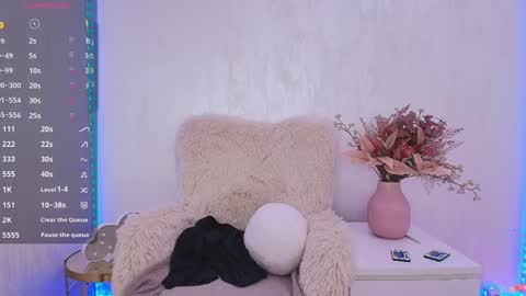 Snapshot of anna_lewis chatting on April 2, 2026, 6:33 am Anna online show from April 2, 2026, 6:33 am