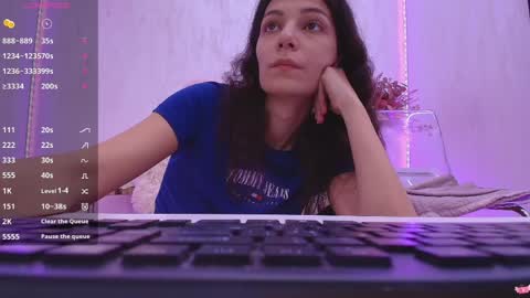 Snapshot of anna_lewis chatting on April 5, 2026, 6:43 am Anna online show from April 5, 2026, 6:43 am