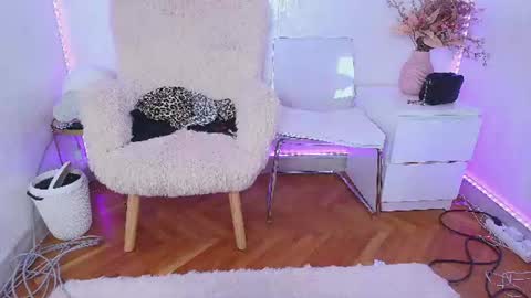 Snapshot of anna_lewis chatting on July 9, 2026, 6:01 pm Anna online show from July 9, 2026, 6:01 pm
