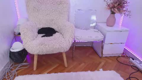 Snapshot of anna_lewis chatting on July 15, 2026, 6:40 am Anna online show from July 15, 2026, 6:40 am