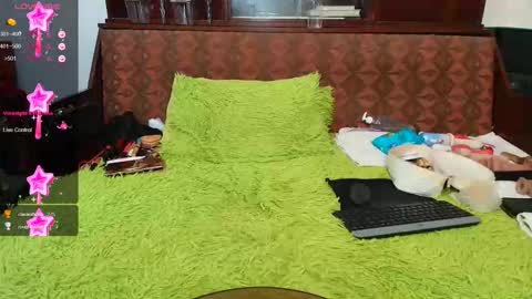 Ana   online show from October 24, 2025, 7:49 am