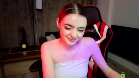 Anna online show from March 4, 2025, 7:01 pm