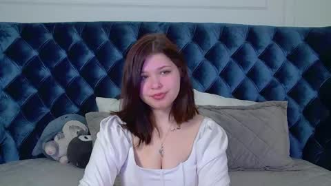 AnnaBanksy online show from April 26, 2026, 4:32 am