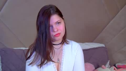 AnnaBanksy online show from May 13, 2026, 4:43 am