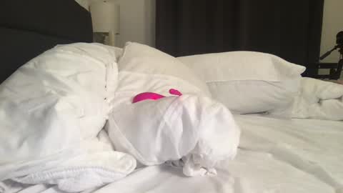 Snapshot of annabisoux chatting on February 8, 2025, 1:54 am Anna online show from February 8, 2025, 1:54 am