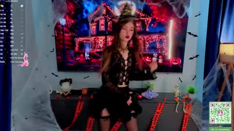 Holly Molly Im Polly online show from October 31, 2025, 6:25 am