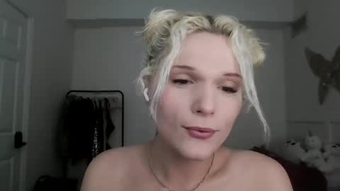 AnnaMarrie online show from April 9, 2026, 7:41 pm