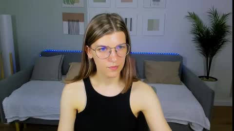 Snapshot of annathorne chatting on May 21, 2026, 4:52 am Im Anna online show from May 21, 2026, 4:52 am