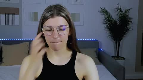 Snapshot of annathorne chatting on May 24, 2026, 4:28 am Im Anna online show from May 24, 2026, 4:28 am