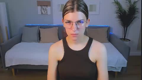 Snapshot of annathorne chatting on May 25, 2026, 3:34 am Im Anna online show from May 25, 2026, 3:34 am