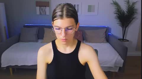 Snapshot of annathorne chatting on May 26, 2026, 3:13 am Im Anna online show from May 26, 2026, 3:13 am