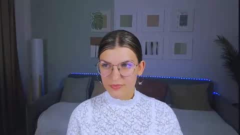 Snapshot of annathorne chatting on May 29, 2026, 11:30 am Im Anna online show from May 29, 2026, 11:30 am