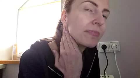 Snapshot of annawetpassion chatting on April 28, 2026, 9:47 am Anna online show from April 28, 2026, 9:47 am