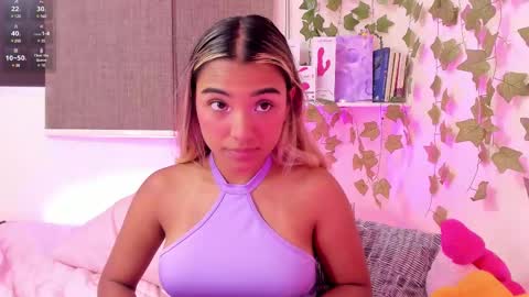 Snapshot of annebull_ chatting on February 1, 2025, 1:02 am Anne online show from February 1, 2025, 1:02 am