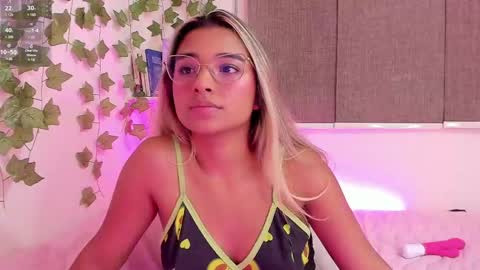 Snapshot of annebull_ chatting on February 8, 2025, 11:45 pm Anne online show from February 8, 2025, 11:45 pm