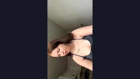 Snapshot of annellemonnier chatting on April 14, 2026, 7:58 am kira online show from April 14, 2026, 7:58 am