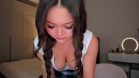 Snapshot of anni_lovely chatting on June 7, 2026, 2:43 pm Annie online show from June 7, 2026, 2:43 pm