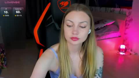 Snapshot of annie69kiss chatting on May 27, 2026, 11:13 pm Annie online show from May 27, 2026, 11:13 pm