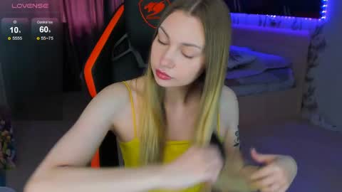 Snapshot of annie69kiss chatting on June 8, 2026, 9:31 am Annie online show from June 8, 2026, 9:31 am