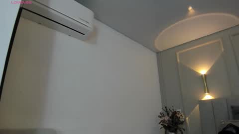 annie_20_ online show from February 6, 2026, 12:08 pm