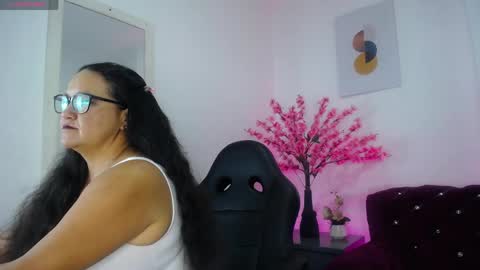 Snapshot of annie_carterr_ chatting on May 27, 2026, 1:08 pm annie_carterr_ online show from May 27, 2026, 1:08 pm