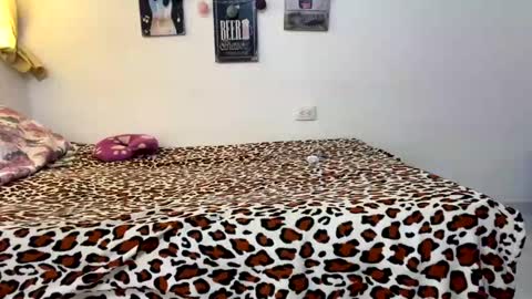 Snapshot of annie_catt_ chatting on January 27, 2025, 7:35 pm Annie online show from January 27, 2025, 7:35 pm