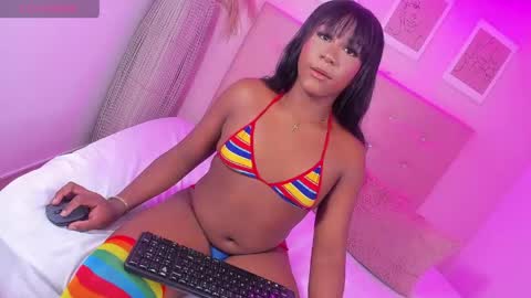 annie_dolce_ online show from April 13, 2026, 10:04 pm