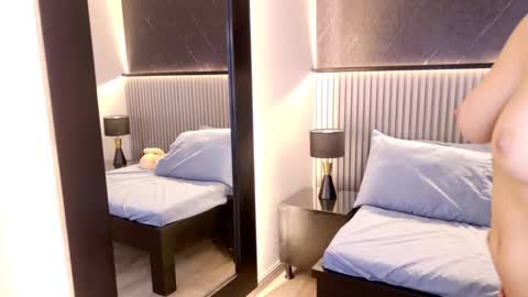 ANNIE HAWK online show from March 28, 2026, 10:04 am