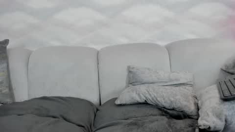 im annie   online show from November 19, 2025, 1:33 pm