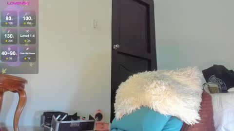 annie_santosx online show from February 6, 2025, 4:58 pm