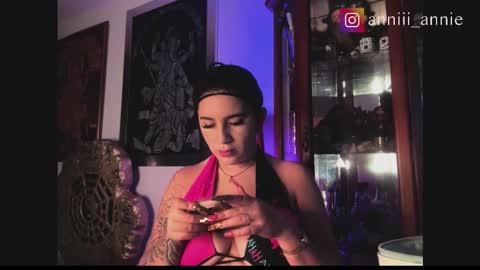 JEANNE no olvides seguirme dont forget follow me  uu online show from November 12, 2025, 10:30 pm