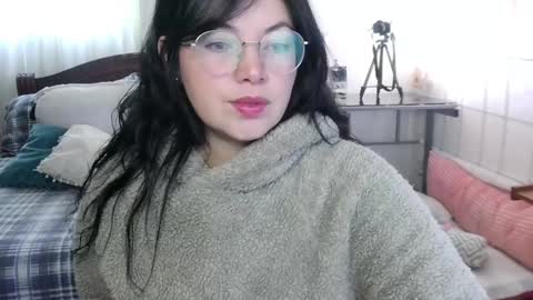 LAURA - A n n i e  S w a n online show from January 13, 2025, 3:58 pm