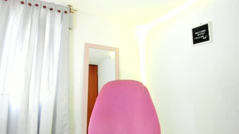 Snapshot of anniegray_12 chatting on December 30, 2024, 8:25 pm Annie online show from December 30, 2024, 8:25 pm