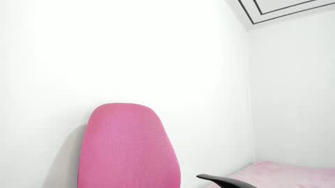 Snapshot of anniegray_12 chatting on February 19, 2025, 9:36 pm Annie online show from February 19, 2025, 9:36 pm