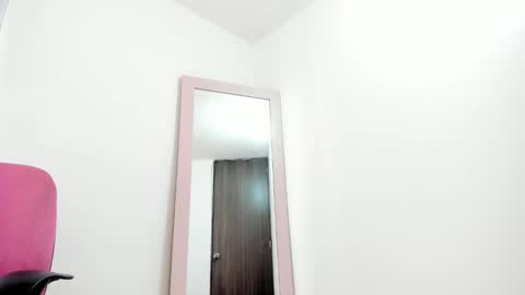 Snapshot of anniegray_12 chatting on November 29, 2025, 1:36 pm Annie online show from November 29, 2025, 1:36 pm