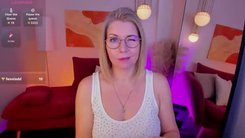 Snapshot of annielight chatting on November 14, 2025, 6:12 am Annie online show from November 14, 2025, 6:12 am