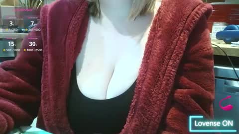 Annie Louise online show from November 14, 2025, 12:15 pm