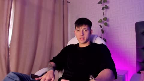 Annie  Alex online show from December 16, 2024, 1:22 pm