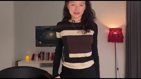 Snapshot of anntics_ chatting on December 2, 2025, 12:32 pm N antics online show from December 2, 2025, 12:32 pm