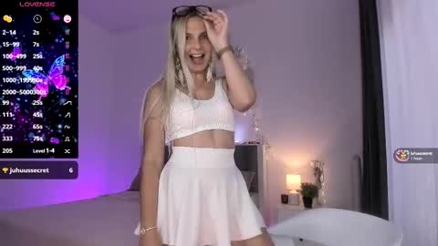 Snapshot of anny_johnson_ chatting on September 8, 2025, 3:33 pm Anny online show from September 8, 2025, 3:33 pm