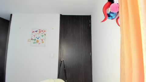 Issabela online show from December 5, 2024, 6:33 pm