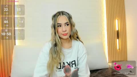 Snapshot of anny_vall chatting on June 1, 2026, 1:02 pm Anny online show from June 1, 2026, 1:02 pm