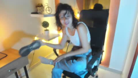 A N N Y  online show from February 1, 2025, 12:51 am