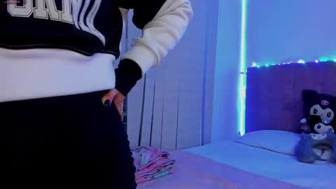 Snapshot of annybondie chatting on February 10, 2025, 11:13 pm annybondie online show from February 10, 2025, 11:13 pm